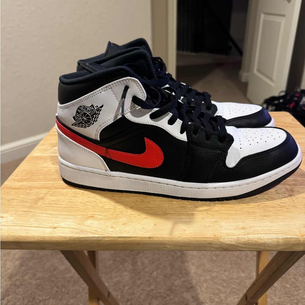 Jordan 1 Mid size 14
